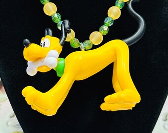 Collar con dije de Plutón