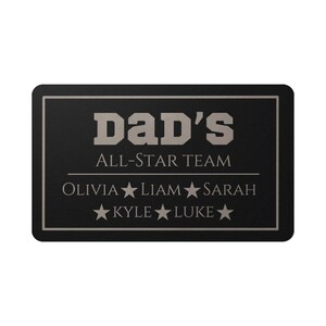 Personalisierte Brieftasche Karte 3,5 "x 2,1" von Dad Metal aus Metall graviert von Kinder Geschenk personalisiert für Brieftasche Vatertag Kinder Namen