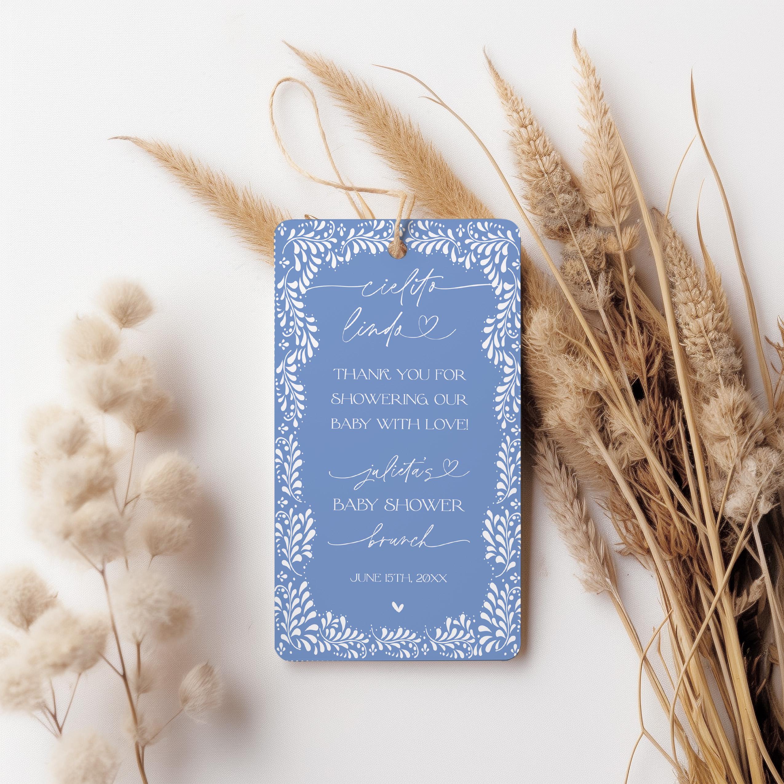 Etiqueta de regalo para baby shower con diseño de Cielito Lindo, inspirada en Talavera mexicana blanca, plantilla editable para baby shower, etiqueta digital elegante, Canva, BCLT001