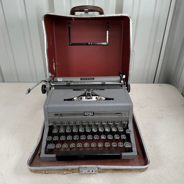 Vintage Royal Quiet Deluxe Manual Typewriter Portable Carrying Case Tested Works 1940s Black and Gray, Vintage Manual Typewriter