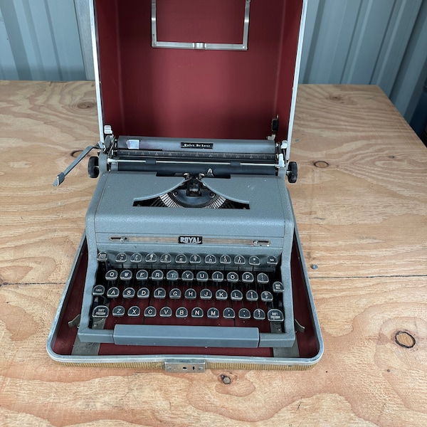 Vintage Royal Quiet Deluxe Manual Typewriter Portable Carrying Case Tested Works 1940s Black and Gray, Vintage Manual Typewriter