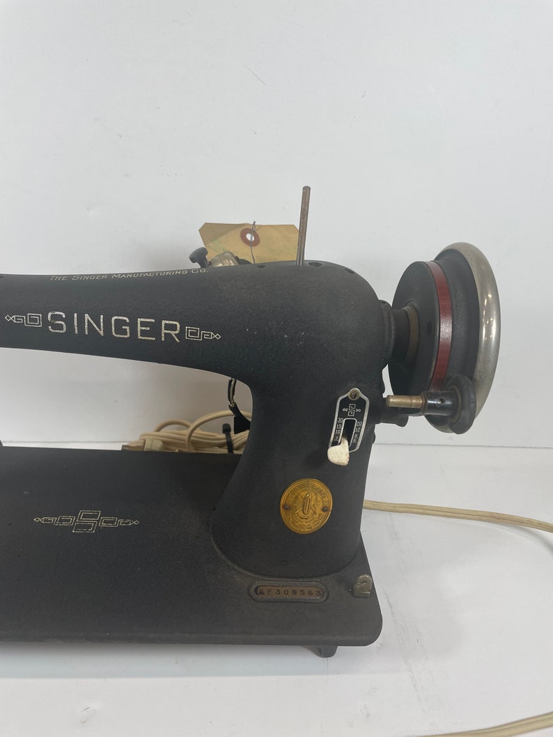 Vintage Singer Sewing Machine Model 99 1941 Tested Works, Antique