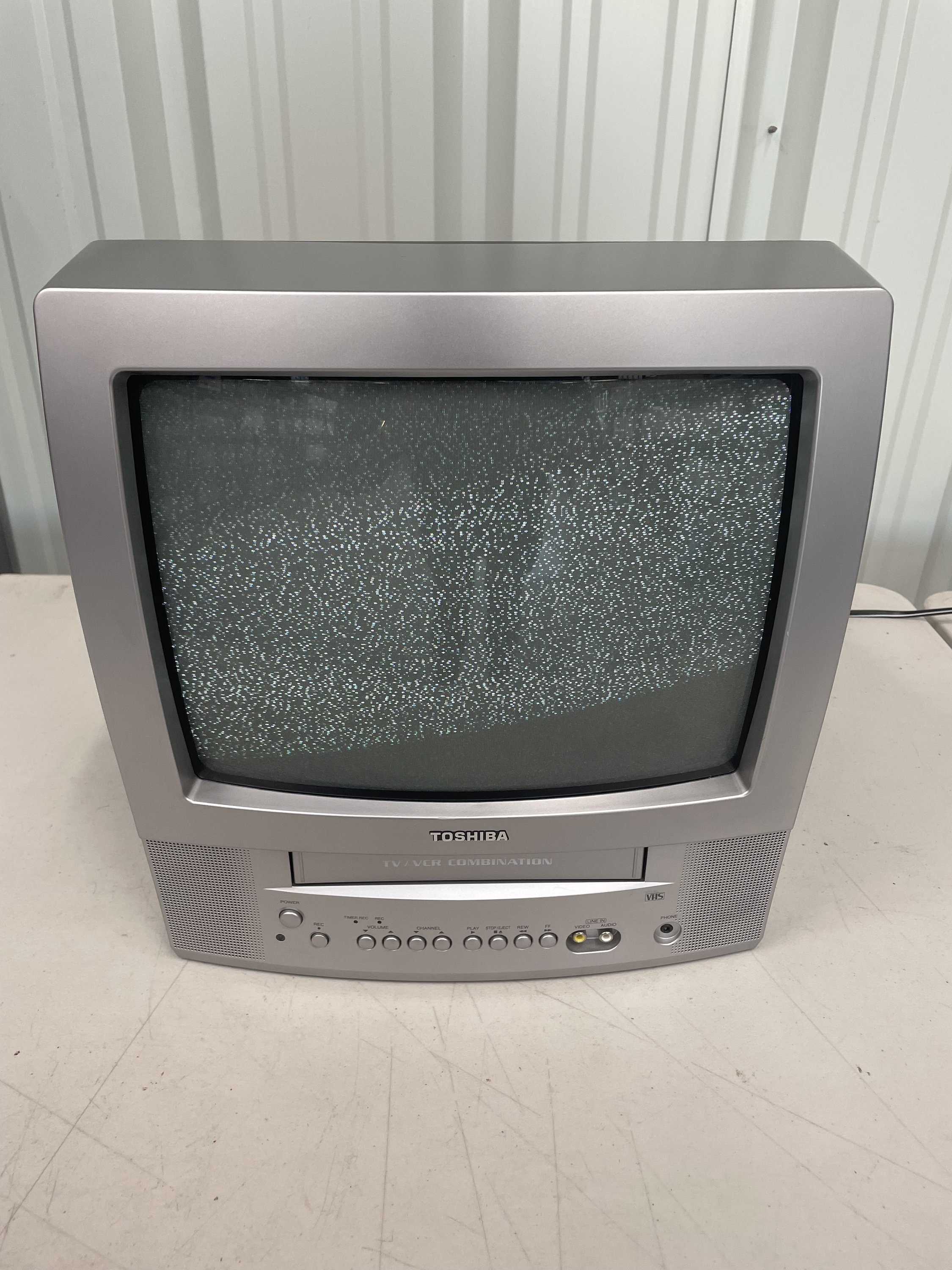 Vintage Toshiba CRT TV Retro Gaming Television MV13Q41 Vintage Toshiba CRT TV Retro Gaming Television MV13Q41