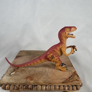 Vintage 1993 Kenner Jurassic Park JP10 Dino Screams Velociraptor Action Figure, Vintage Jurassic Park Action Figure, Jurassic Park Gift