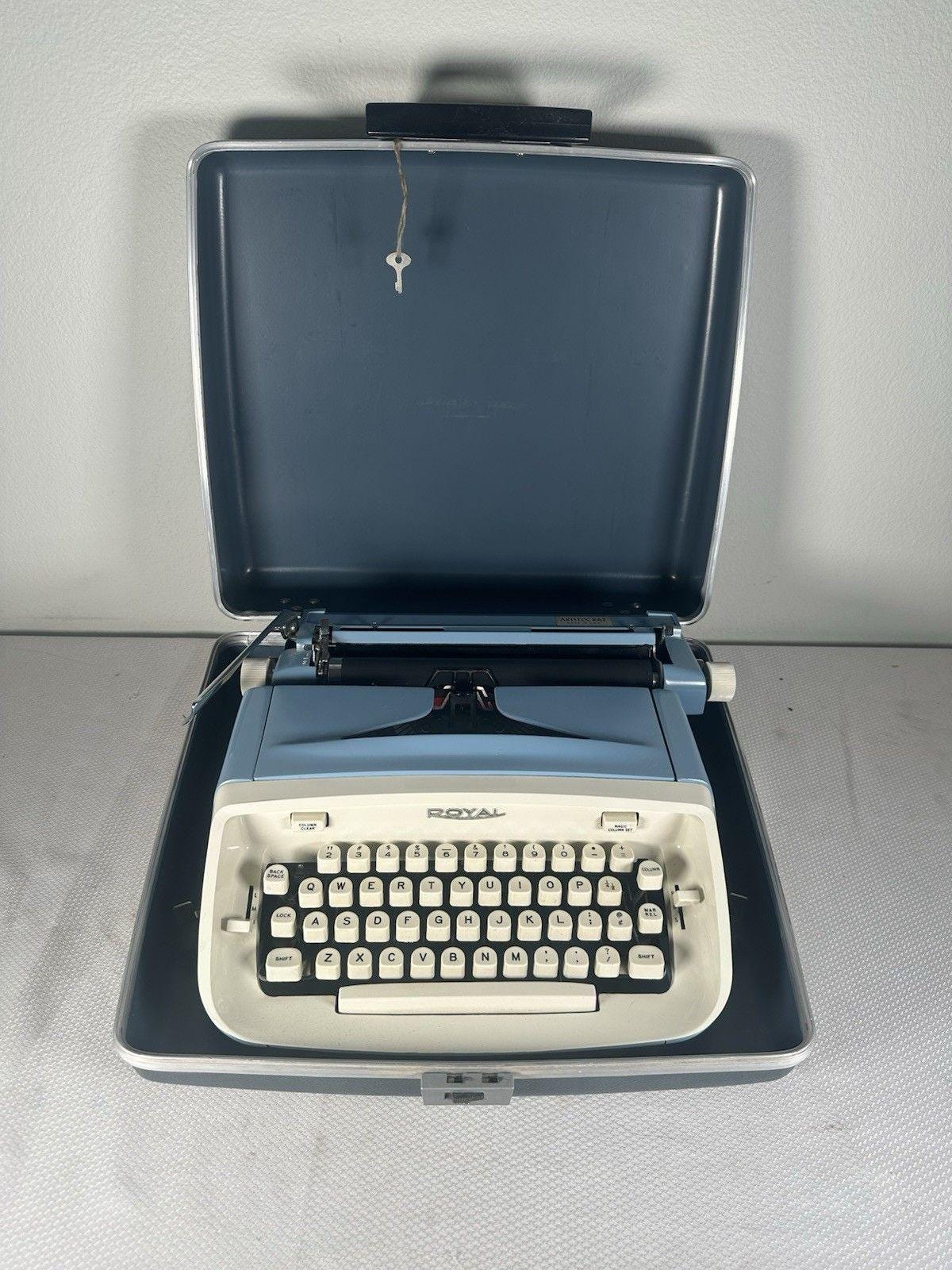 Royal Aristocrat Typewriter in Case - Etsy