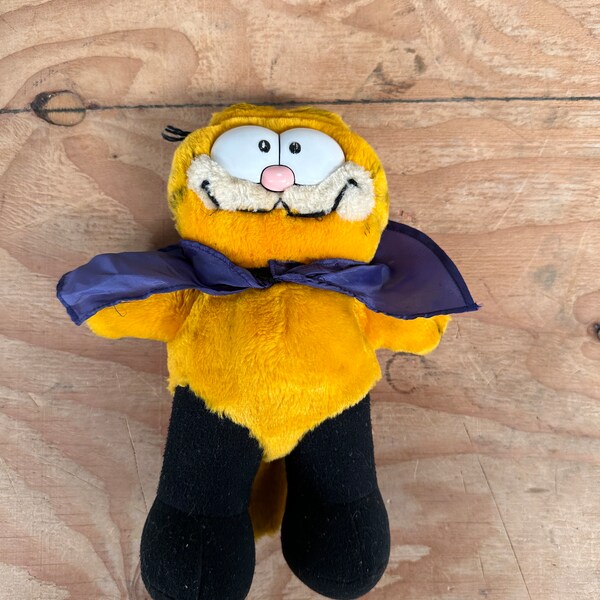 Vintage Garfield Dakin 1981 Plush Stuffed Cat Vampire w/ Cape Halloween Toy, Vintage Garfield Plush Stuffed Animal, Garfield Plush