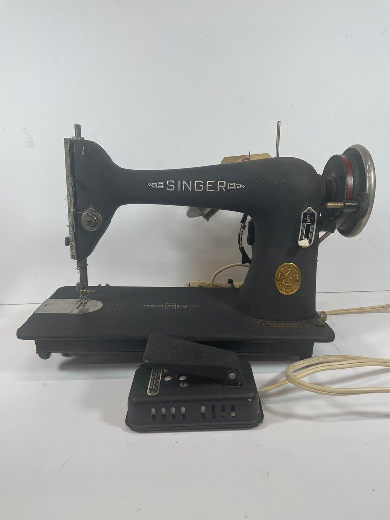 Vintage Singer Sewing Machine Model 99 1941 Tested Works, Antique