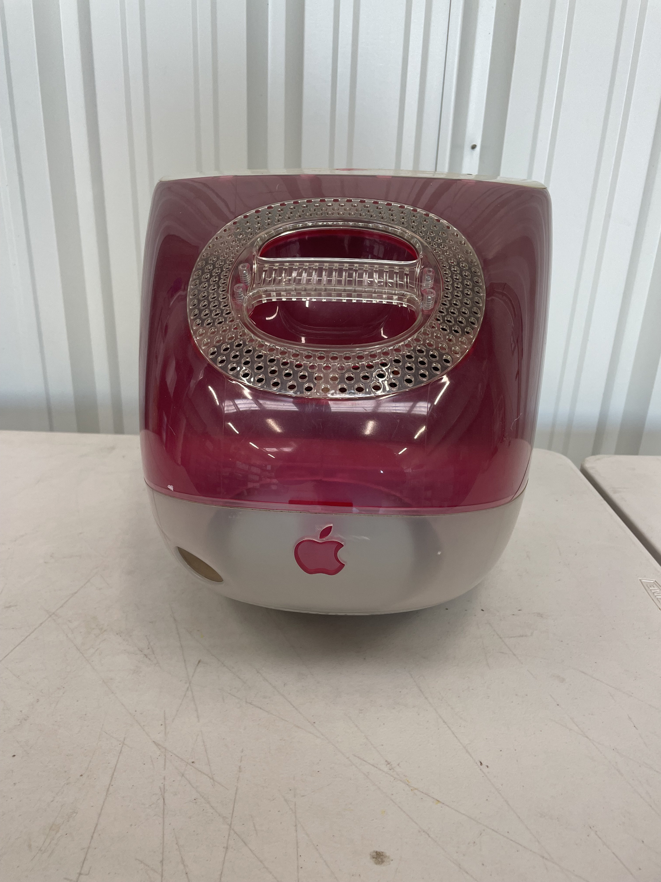 iMac G3 動作品 Strawberry iMac G3 Strawberry - Museum Angewandte Kunst: Digital Collection