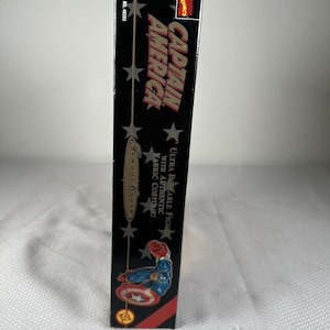 Toy Biz Marvel Famous Cover Series 8" Action Figure Captain America NEW 1998, Marvel Action Figure, Marvel Gift, Marvel Toy, Marvel Comics image 2