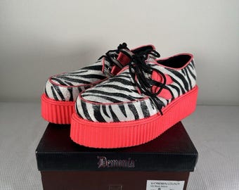 Demonia Creeper 507 rouge/zèbre épaisses plateformes chaussures punk gothiques pour femmes 10, chaussures Creeper plateforme, chaussures goth, chaussures Emo