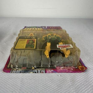 Marvel Comics ToyBiz 1995 Iron Man - Mandarin Light Up Action Figure Vintage NEW, Vintage Marvel Action Figure, Iron Man Action Figure image 4