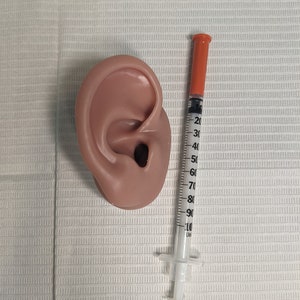 3D Silicone Ear for Ear Lobe Filler Training, Piercing Practice, Acupuncture, Practice Tool for Training; Stainless Steel Tray Included