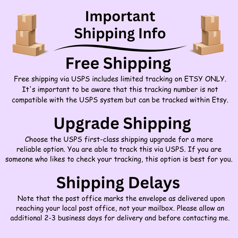 K&ouml;nnte beinhalten: Bild mit wichtigen Versandinformationen, einschlie&szlig;lich kostenlosem Versand &uuml;ber USPS mit begrenzter Etsy-Verfolgung, Upgrade-Optionen und m&ouml;glichen Verz&ouml;gerungen. Enth&auml;lt Illustrationen von gestapelten Pappkartons.