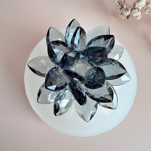 Création d'une beauté délicate : moule en silicone en résine de fleur de cristal.