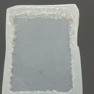 Middelgrote rechthoekige siliconen bakvorm met kristallen randen voor hars