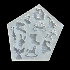 Silicone Mold with 12 Druzy Crystal Cavities for Christmas Resin Crafts