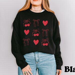 Zacht kersensweater | Oversized esthetische top | Krabbelafbeelding en strikontwerp | Mode-outfit voor vrijetijdskleding | Gezellige winterkleding afbeelding 4
