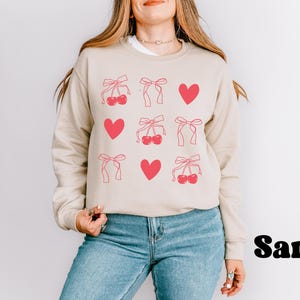 Zacht kersensweater | Oversized esthetische top | Krabbelafbeelding en strikontwerp | Mode-outfit voor vrijetijdskleding | Gezellige winterkleding afbeelding 5