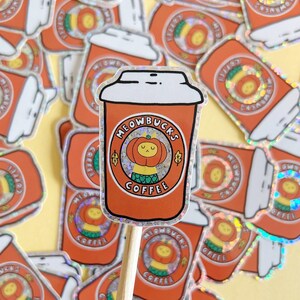 Café pour chat - Épices de citrouille d’automne - Autocollant à paillettes holographiques