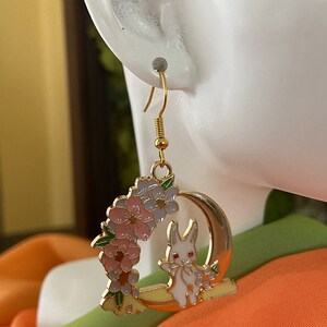 Rabbit earrings on a flower swing, Kolczyki Królik na kwiatowej huśtawce