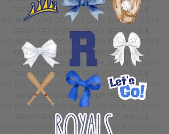 Può includere: Una collezione di grafiche a tema baseball, tra cui una corona, fiocchi, un guanto da baseball con una palla, mazze incrociate, la lettera "R" e le parole "Let's Go!" e "ROYALS" in blu e bianco.
