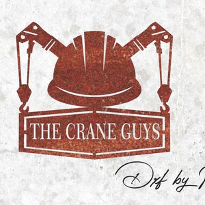 Pode incluir: Um logotipo vermelho enferrujado com dois braços de guindaste segurando um capacete com o texto "THE CRANE GUYS!" embaixo. O logotipo está em um fundo branco.