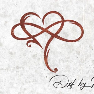 Può includere: Un simbolo di infinito rosso arrugginito intrecciato con un cuore su uno sfondo bianco testurizzato. Il simbolo è un design popolare per tatuaggi e gioielli.