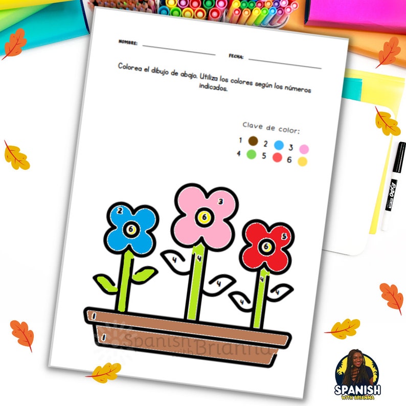 Pode incluir: Uma p&aacute;gina para colorir imprim&iacute;vel com tr&ecirc;s flores em um vaso. As flores s&atilde;o numeradas de 2 a 5. &Eacute; fornecida uma chave de cor com seis cores, numeradas de 1 a 6. O texto "Colorea el dibujo de abajo. Utiliza los colores seg&uacute;n los n&uacute;meros indicados." est&aacute; na parte superior da p&aacute;gina.