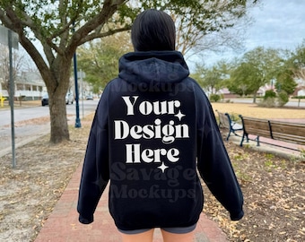 Gildan 18500 Czarny tył Mockup | Modny kaptur Mockup | Lifestyle Mockup | Bluza z kapturem Mockup | Czarny kaptur Mockup | Gildan Mockup