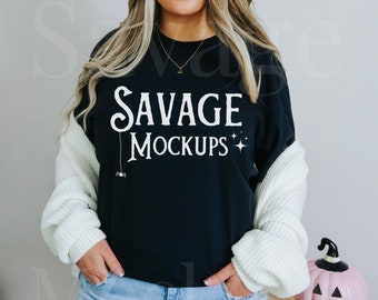 Zwart comfortkleuren Halloween-mockup | Comfortkleuren 1717-mockup | Mockup zwart shirt | Modelmodel | Mockup zwart Halloween-shirt