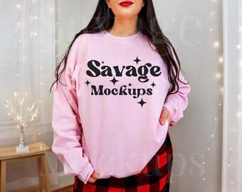 Maquette de Noël rose clair Gildan 18000 | Sweat-shirt rose de Noël | Jolie maquette de Noël confortable | Esthétique simple de Noël blanc