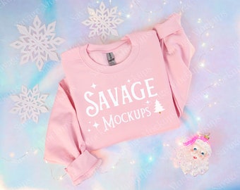 Maquette rose clair Gildan 18000 | Sweat-shirt rose de Noël | Maquette de Noël | Maquette de sweat-shirt | Maquette de Noël rose