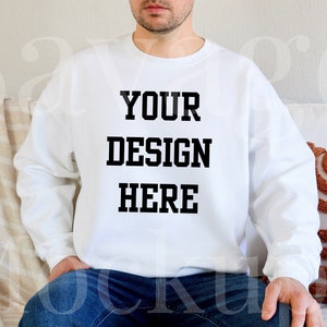 Bianco Gildan 18000 Mockup / Felpa da uomo Mockup / Felpa bianca Mockup / Modello maschile Mockup / Felpa girocollo Mockup