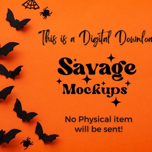 Op de afbeelding: Oranje achtergrond met zwarte vleermuizen en spinnen. De tekst luidt "Dit is een digitale download Savage Mockups Er wordt geen fysiek item verzonden!"