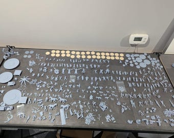 500+ piece mega box, EXTRAS great prints huge bundle Animals Diorama Miniatures Humans Undead Skeletons Basing Bits + More