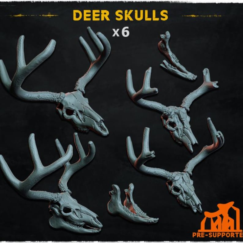 Puede incluir: Seis cr&aacute;neos de ciervo grises con cuernos, dispuestos en varias posiciones sobre un fondo negro. El texto "DEER SKULLS x6" est&aacute; en la parte superior de la imagen.