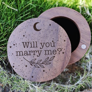 Caja de anillo de madera de nogal negro personalizada: ¿Quieres casarte conmigo?