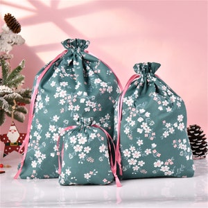 Sac cadeau fleurs de cerisier, fourre-tout vert, sac de rangement durable avec cordon de serrage, sac en tissu de coton de qualité, cadeau de mariage/fête des mères image 1