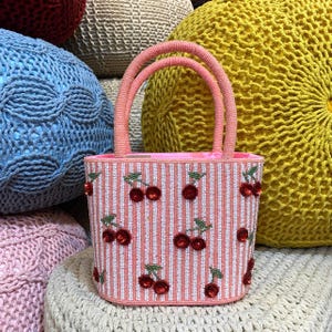 Handmade Embroidered Beaded bucket-shaped Hand Bag with Oval Bottom CUOM07