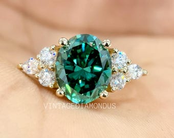 オーバルグリーンモアッサナイトの婚約指輪：18Kゴールドソリティア結婚指輪