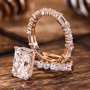 Anello con moissanite taglio brillante da 2,5 ct, fede nuziale abbinata Full Eternity, set di fedi nuziali con alone nascosto, regalo di anniversario per lei