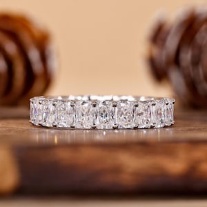 Alianza de boda de moissanita con corte radiante, alianza de oro de 14 quilates con moissanita para mujer.