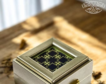 Vintage Style Wedding Ring Box, Luxury Look With Elegant Support for Proposal Ring Box, Stunning Valvet Fabric Box For Her Gift Ring