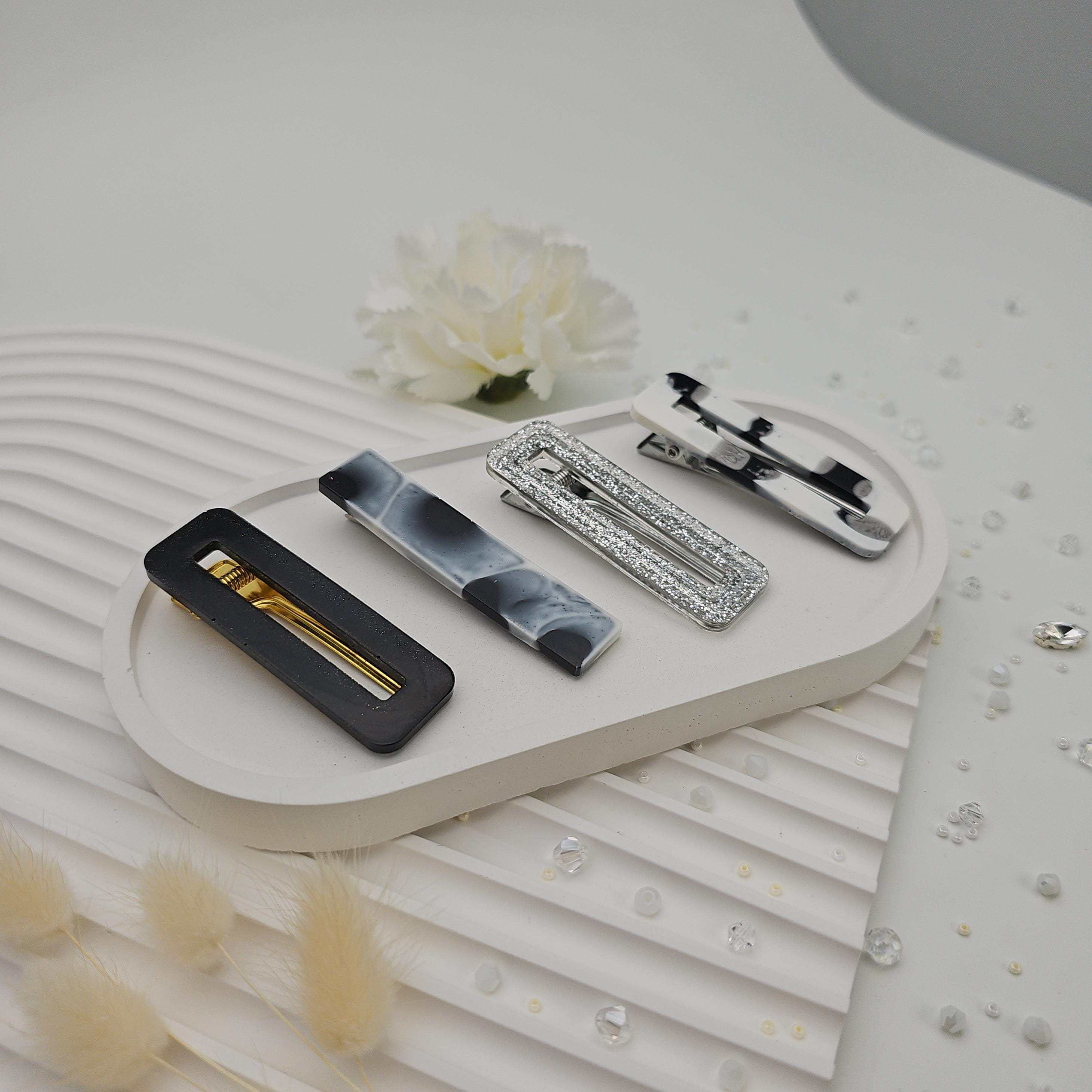 Neutral Marble Resin Hair Clip Set - 4 Pack Black White Marble Resin Hair Clip Set of 4 – Bold & Chic  main image 3