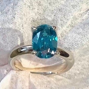 14KT White Gold Blue Zircon Ring