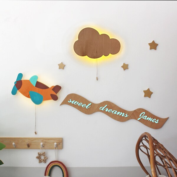 Ensemble d'appliques murales pour chambre d'enfant, éclairage d'avion, éclairage de nuage, plaque signalétique personnalisable et bannière Sweet Dreams, cadeau de naissance, fait main, bois