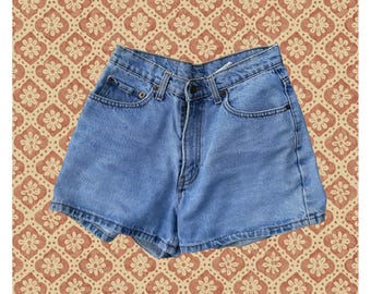 90s Vintage Jordache High Waisted Light Wash Denim Shorts