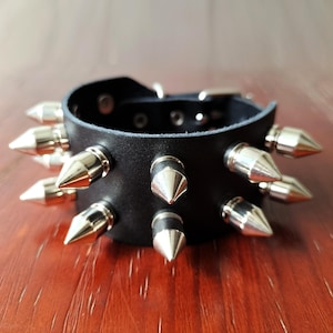 Pulsera de cuero con punta de bala grande estilo punk: brazalete de cuero negro hecho a mano con temática rockera