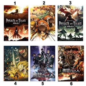 Pode incluir: Uma coleção de seis cartazes retangulares com ilustrações do anime Attack on Titan. Cada cartaz mostra vários personagens, titãs e cenas de batalha com paletas de cores laranja fogo, azul escuro e cinza. O texto Attack on Titan é visível em cada cartaz em letras brancas estilizadas.