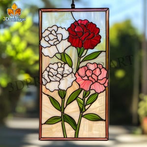 Puede incluir: Panel de vidrieras con cuatro flores de clavel en tonos blanco, rojo y rosa, con tallos y hojas verdes. El panel está enmarcado en un borde marrón y colgado de una cadena negra. El fondo es de color crema.